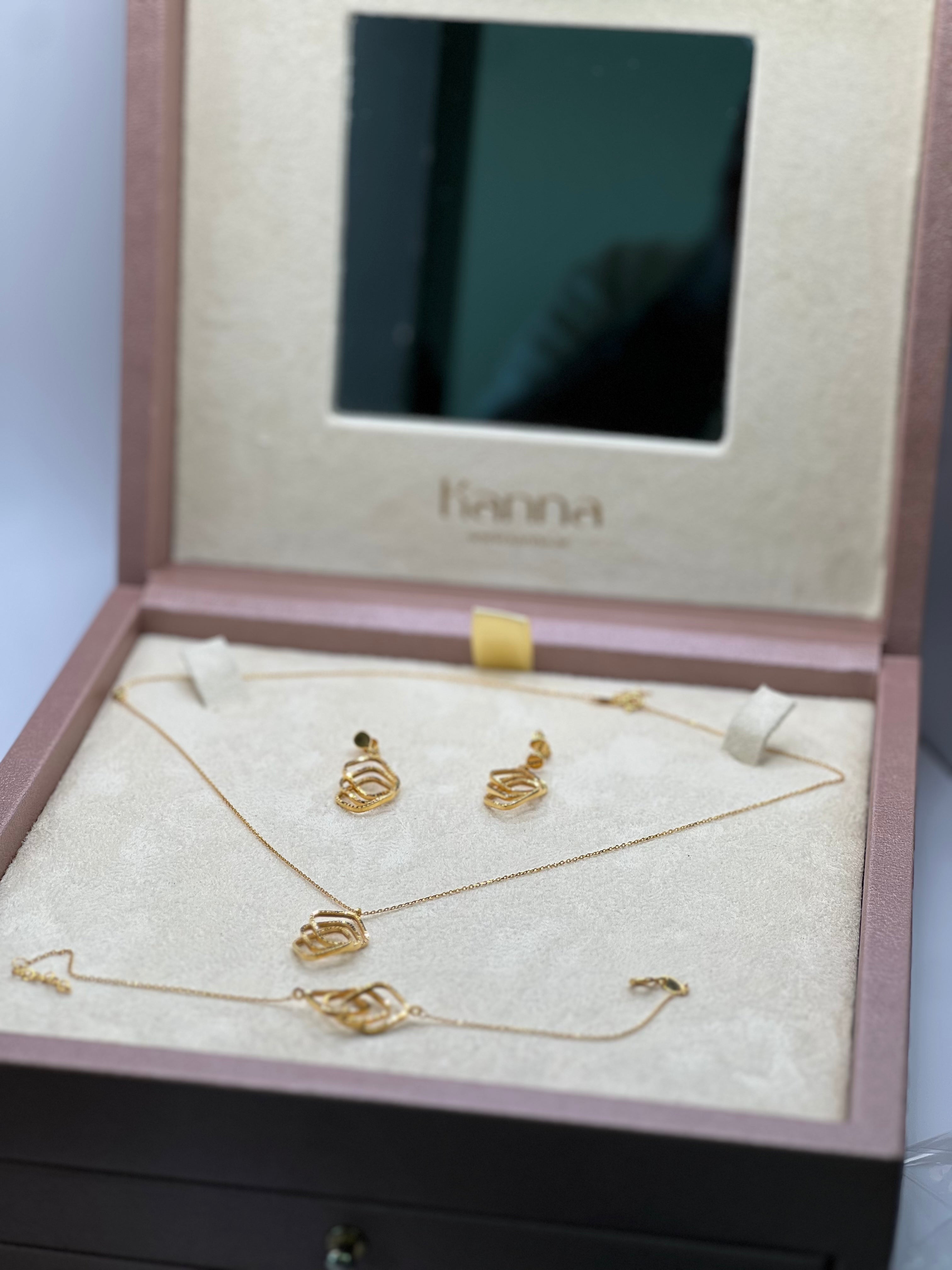 Gold Plated Pearl Paperclip Necklace Bracelet Earrings Jewelry Set for  Ladies - China Pearl Necklace and Jewellery price | Made-in-China.com